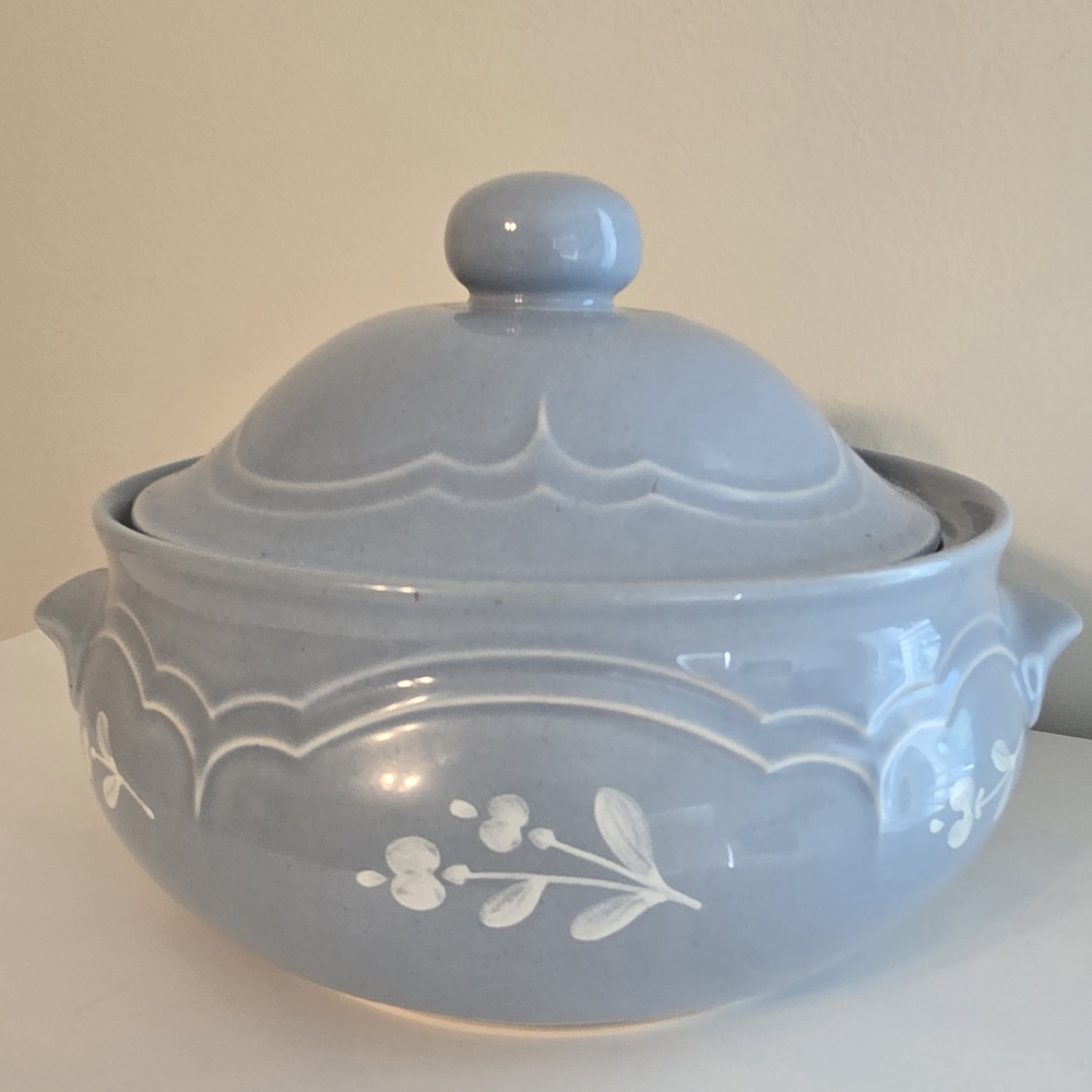 Pfaltzgraff Blue Bouquet Casserole Dish with Lid